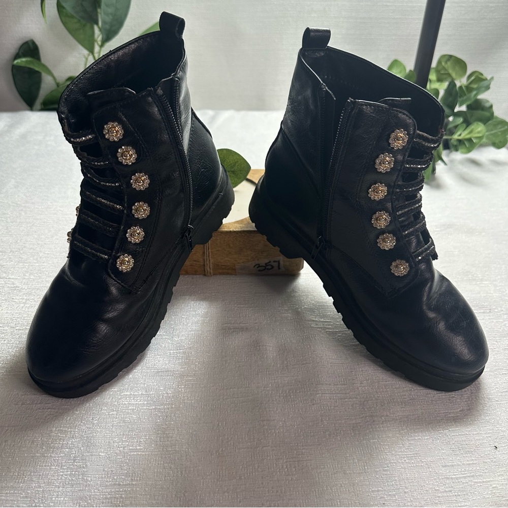 BCBGirls Black Christy Fashion Boots w/ Side Zipper Sz 3